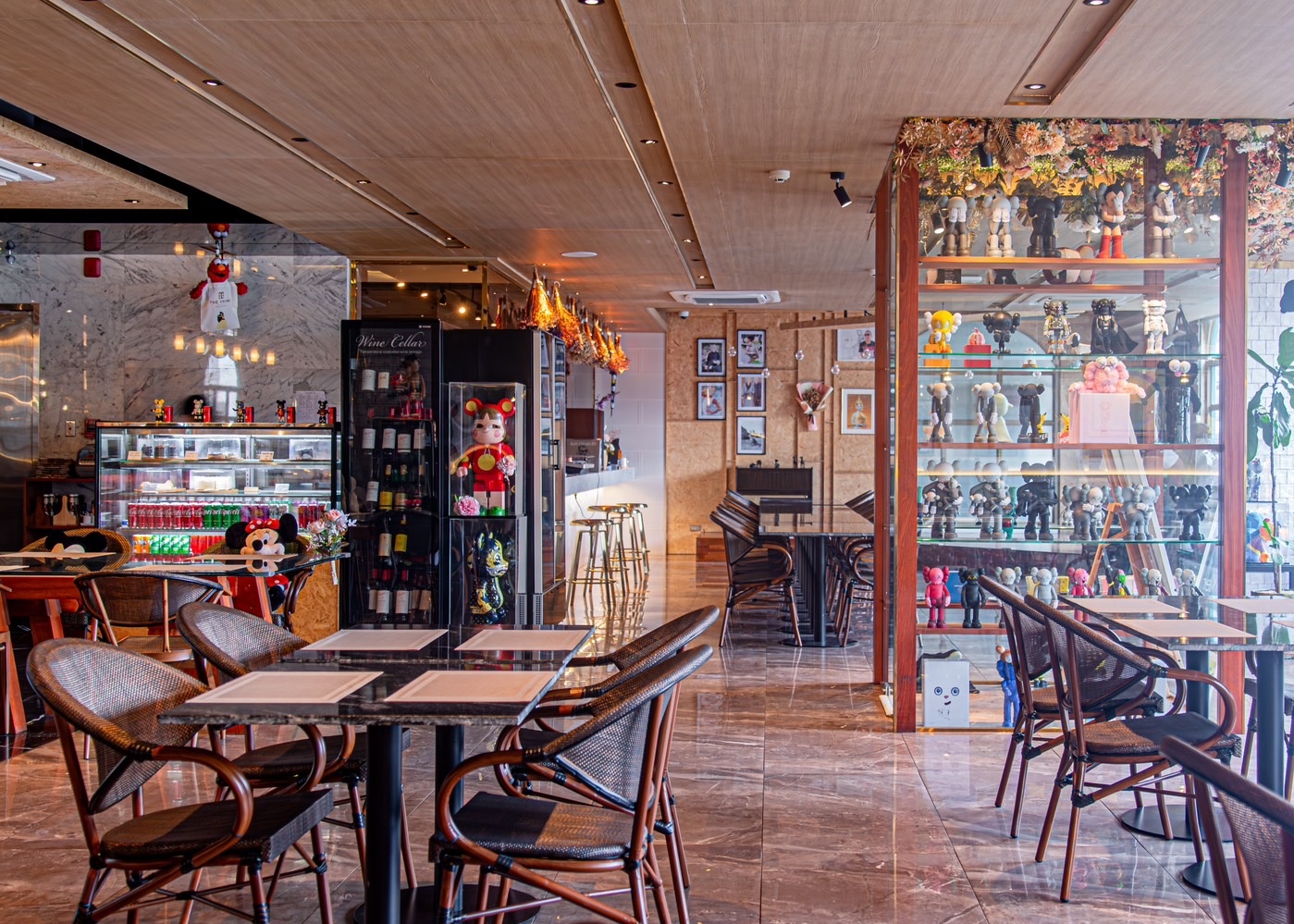 rame Hotel / Frame Cafe & Restaurant