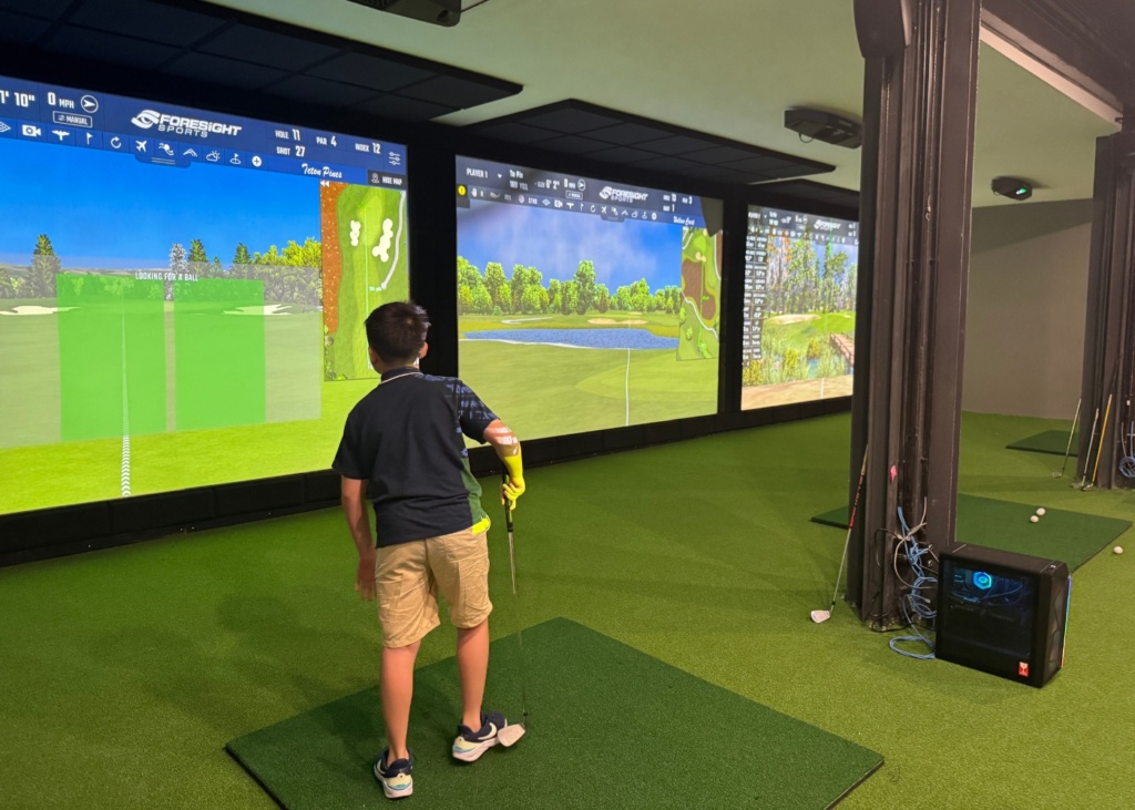 The Upper Deck Sports Bar: Bangkok’s newest hangout with a kid-friendly golf simulator floor