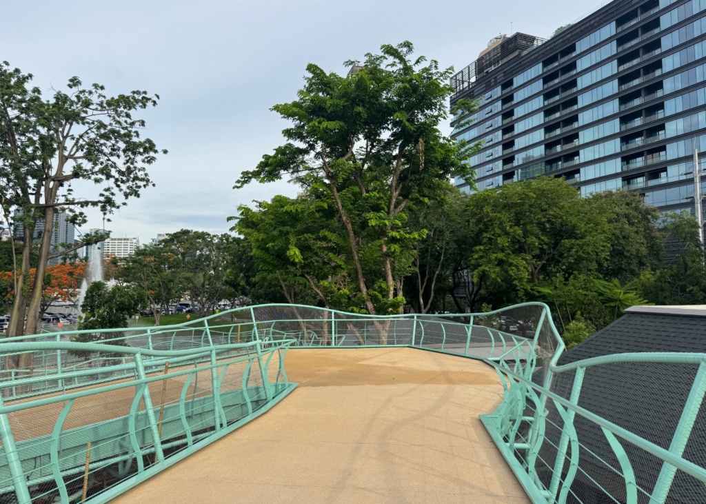 Everybody is talking about the reopening of the Green Bridge, so I took off to find out