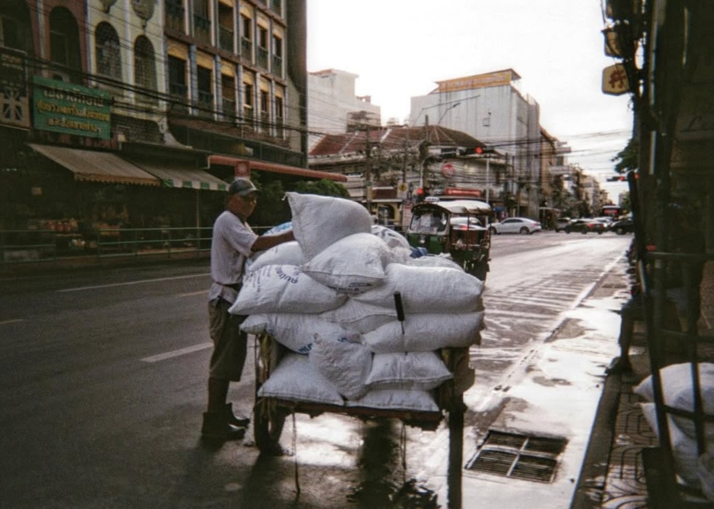 I joined a film photography community in Bangkok for a walk around Old Town and so should you