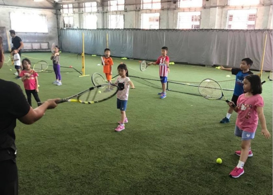 Shaws Little League tennis lessons for young beginners