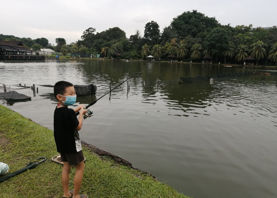 fishing-kid-dad-activity-singapore