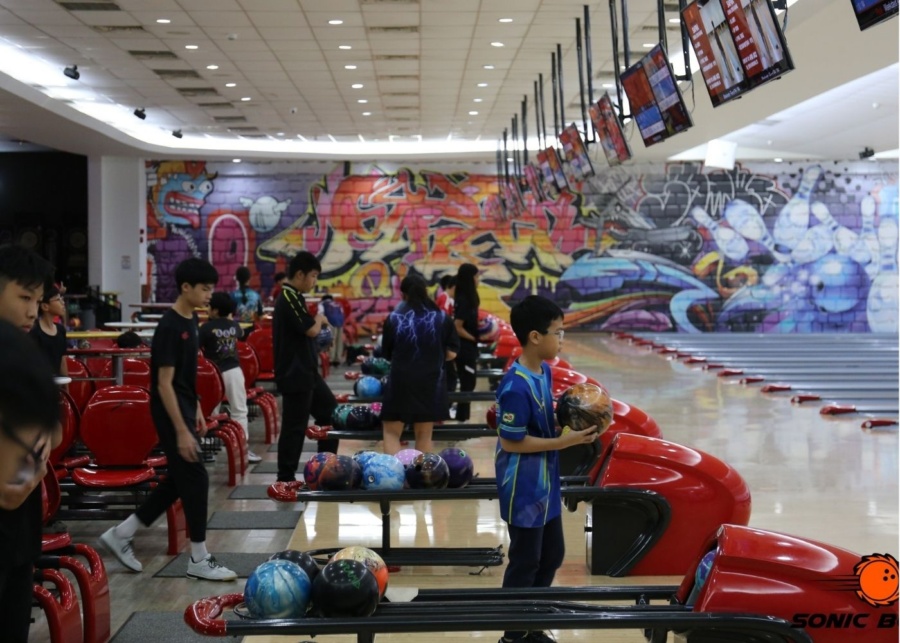 SonicBowl kid friendly bowling alley singapore