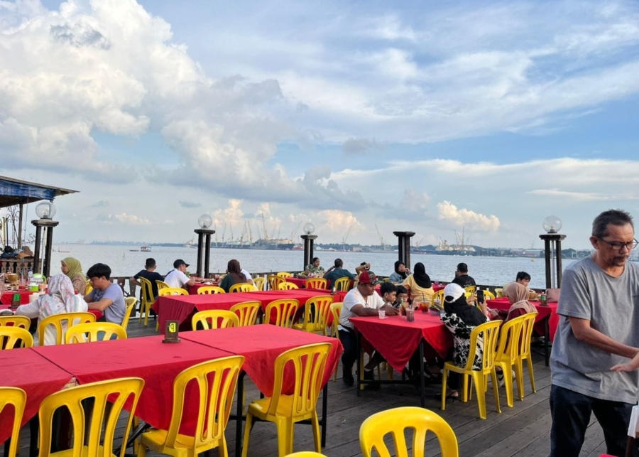 selera senibong restaurant seaside jb