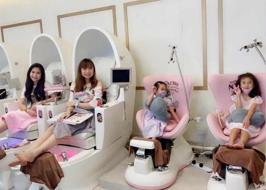 Shugar prestige mani pedi with kids 