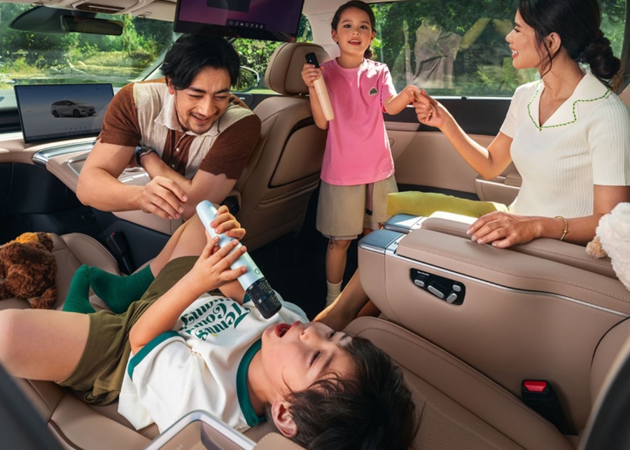 tips for road trip with kids karaoke