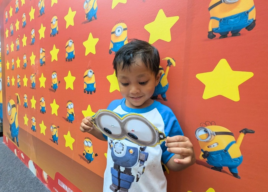 uip minions cutout goggles