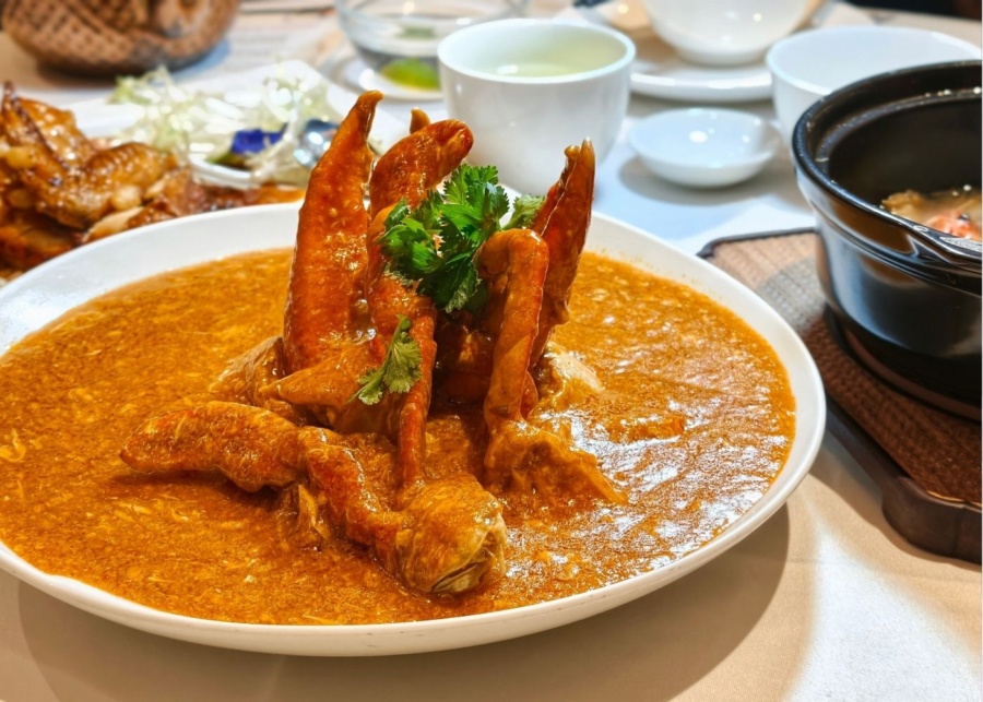 Seafood paradise chilli crab
