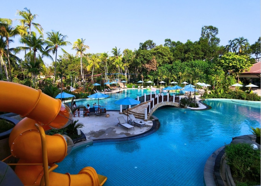 Mövenpick Resort and Spa Bintan Lagoon The Recreation Village pool