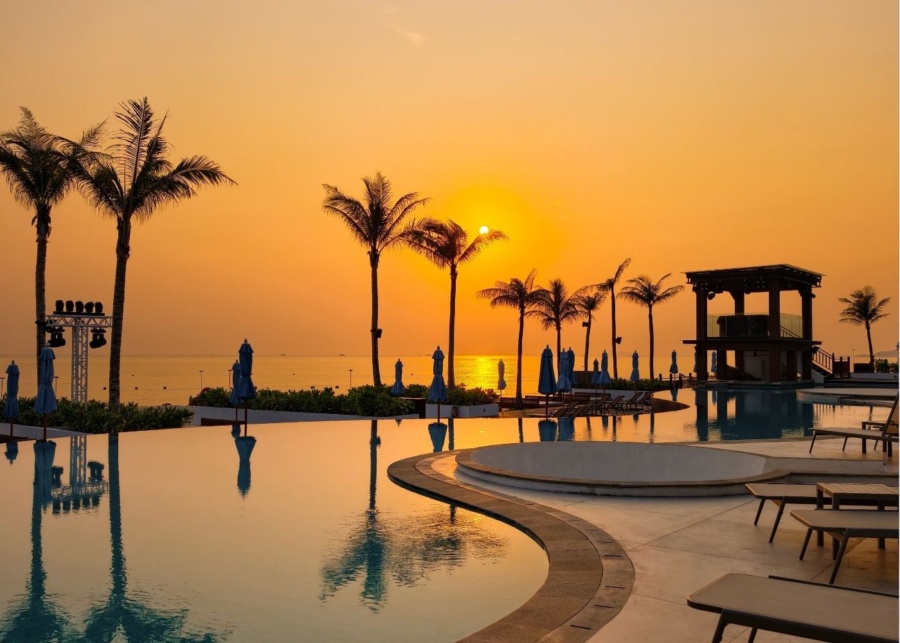 sunset at Soñada Beach Club Mövenpick Resort and Spa Bintan Lagoon